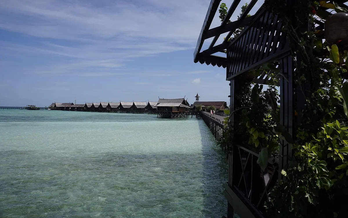 Sea and resort structures at Kapalai near Semporna